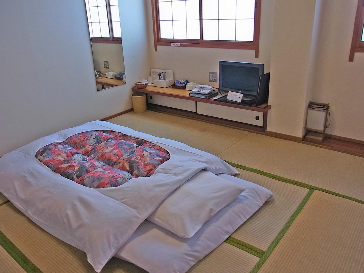 Hotel Ohta Ozu  Bagian luar foto